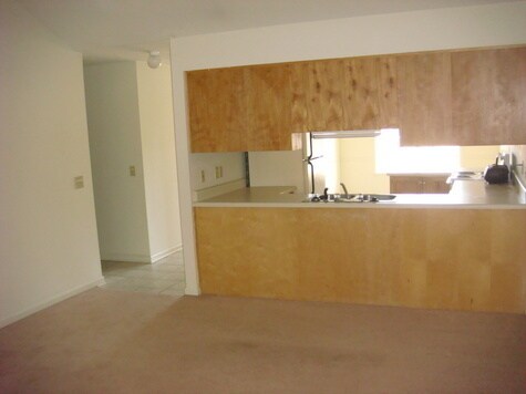 Foto del edificio - 3 Bedroom/ 2 Bathroom Available in August!