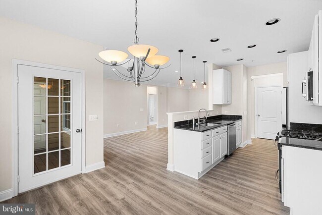 Foto del edificio - 701 Fallsgrove Dr