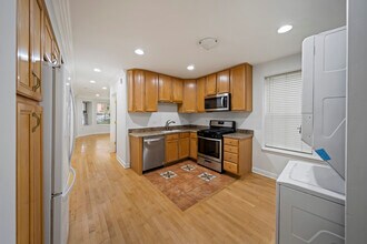 Building Photo - 2325 W Rice St