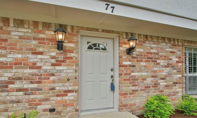 Building Photo - 77 Crystal Lake Ln