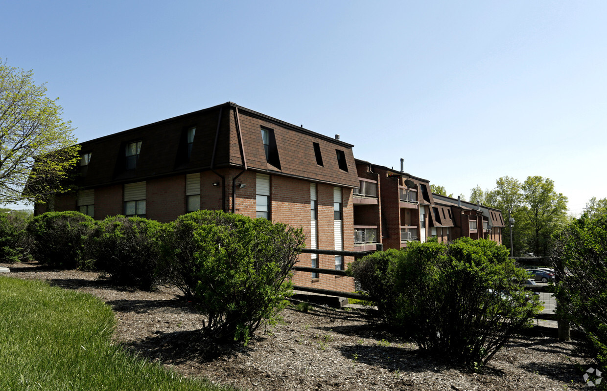 Primary Photo - Hillside Garden Apartments