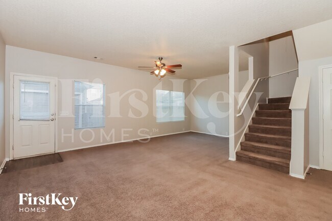 Foto del edificio - 6210 Scotchwood Dr