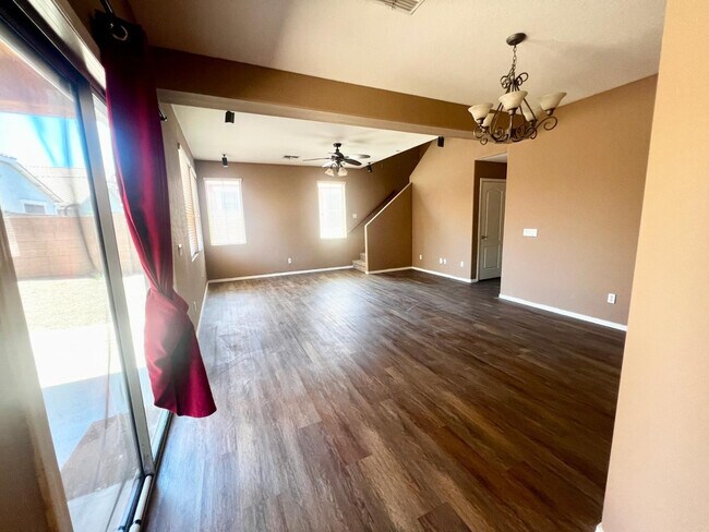 Building Photo - 879 E Stottler Dr
