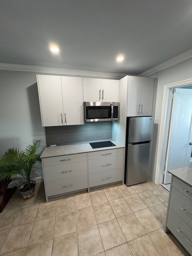 Building Photo - 4201 Bougainvilla Dr