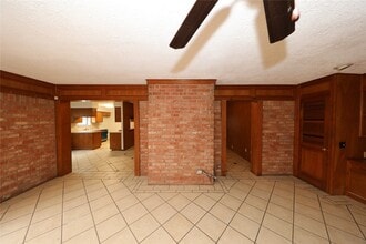Building Photo - 8519 Leader St