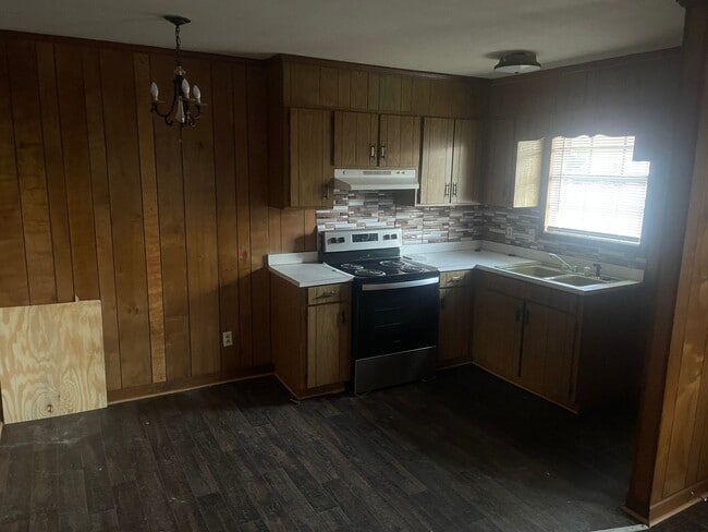 Building Photo - 1855 Green Dr NW