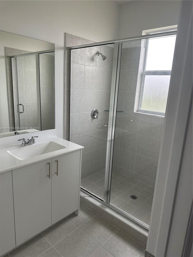 Foto del edificio - 2645 SE 24th Ct