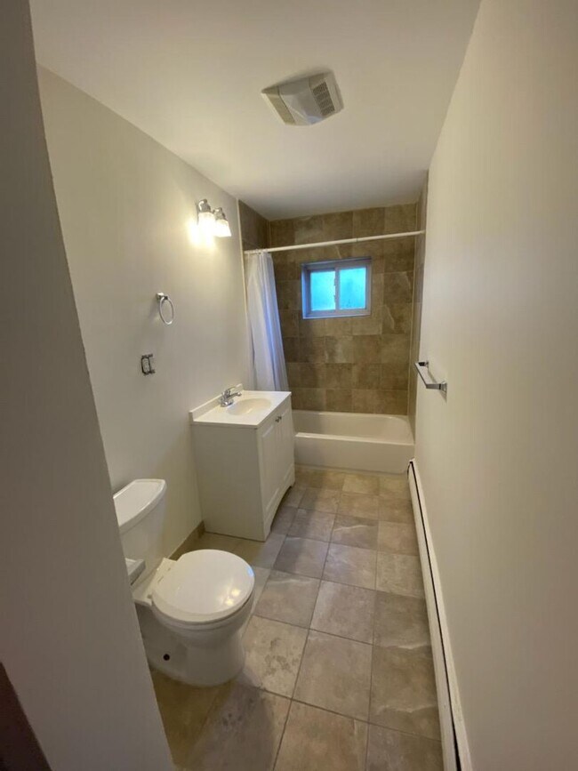 Building Photo - 75 Chiswick Rd