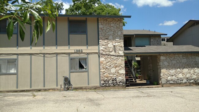 Foto del edificio - Cool 4-Plex walking distance to Zilker Park and Barton Springs