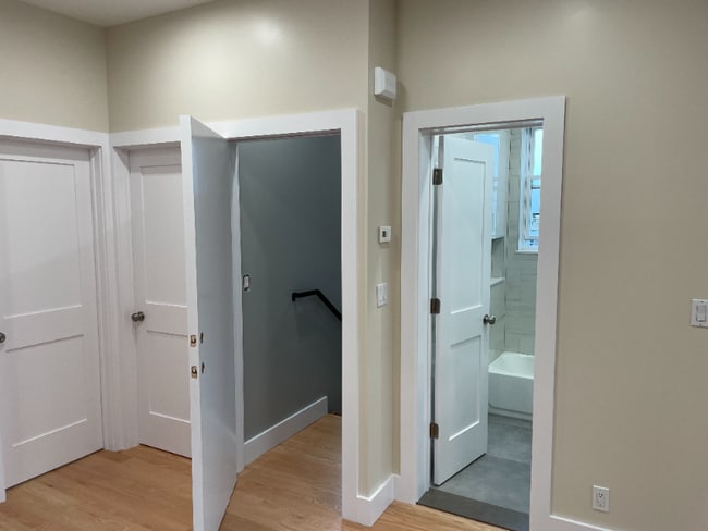 Building Photo - 290 Clifton Ave