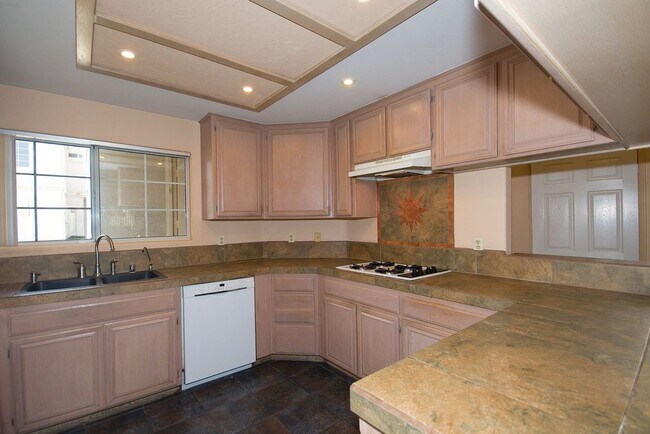 Building Photo - 18316 1/2 Keswick St