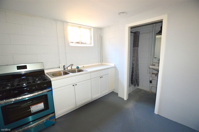 Building Photo - Studio, 1 bath  - 5002 E Washington St Apt 4