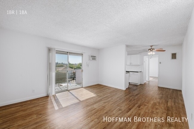 Building Photo - 4845 Saturn St