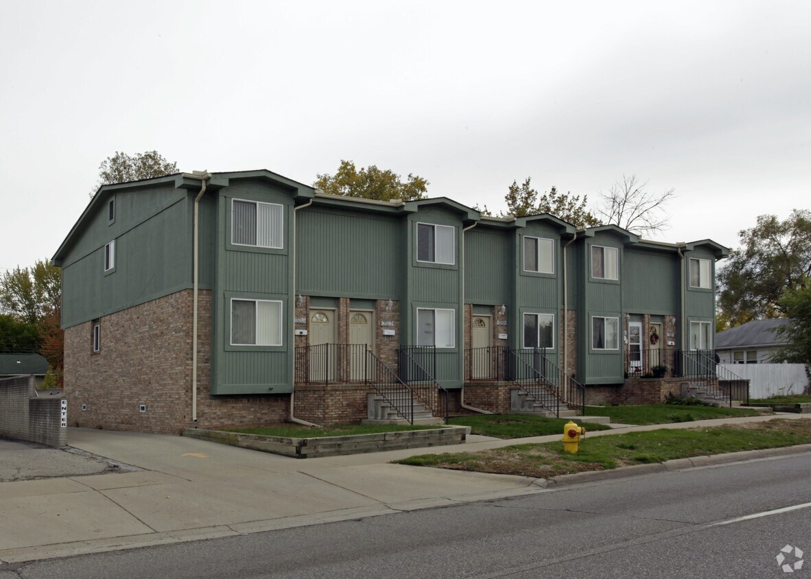 Building Photo - 3510-3526 Greenfield Rd