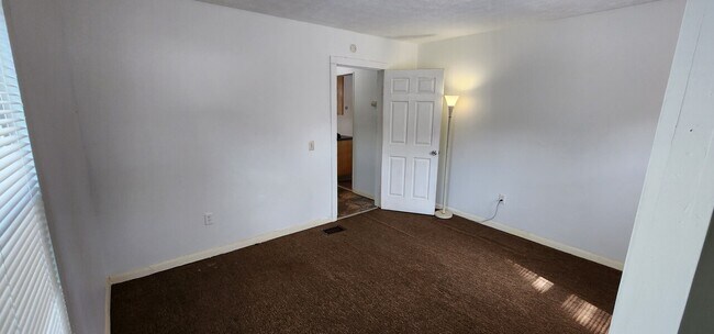 Building Photo - 237 Troup St