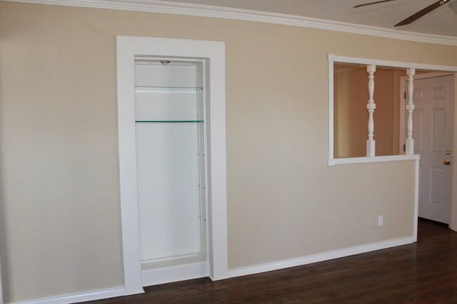 Photo - 207 E Rickenbacker Dr House
