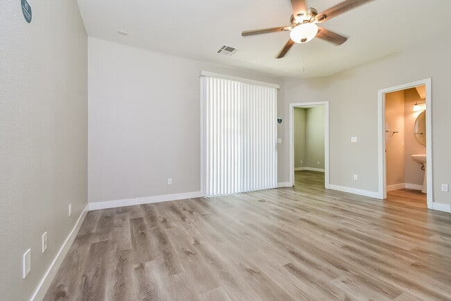 Foto del edificio - 8775 Parsons Ridge Ave
