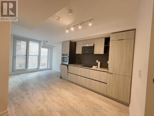 Photo du bâtiment - 2 Augusta Ave