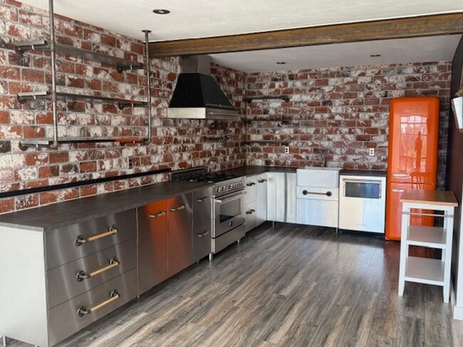Building Photo - Unique Condo in Huntington Harbor