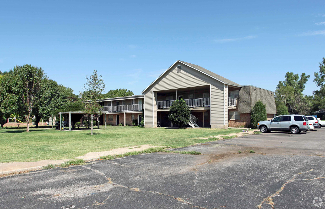 Primary Photo - West Oaks Apartments