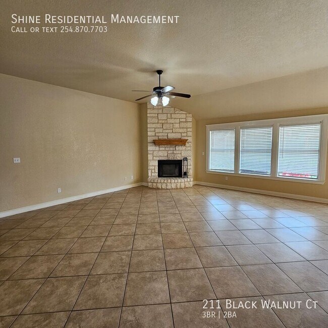 Foto del edificio - 211 Black Walnut Ct