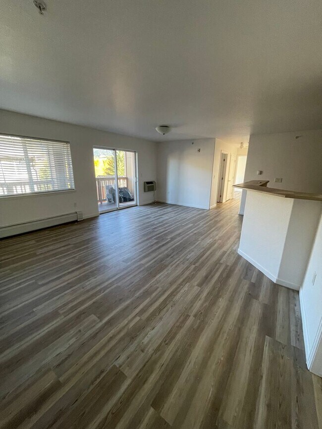 Building Photo - 326 River View Dr