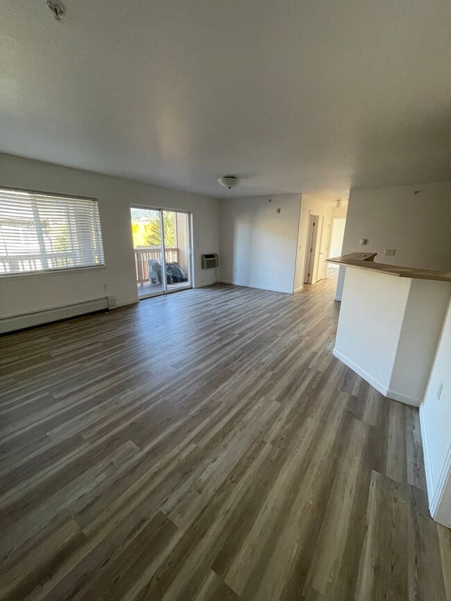 Building Photo - 326 River View Dr