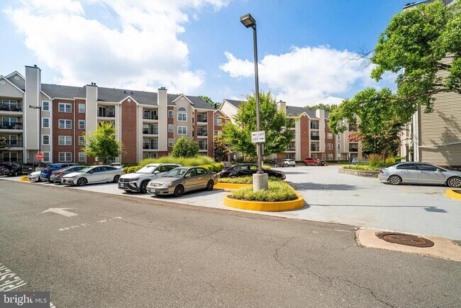 Foto del edificio - 3315 Wyndham Cir