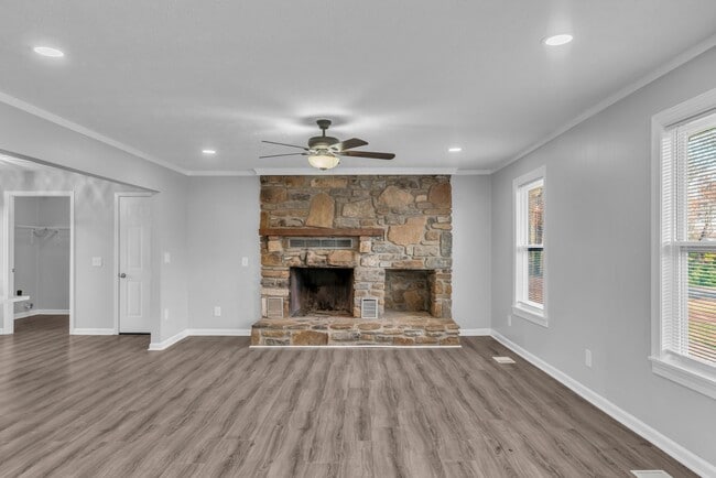 Building Photo - 337 Hickory Dr