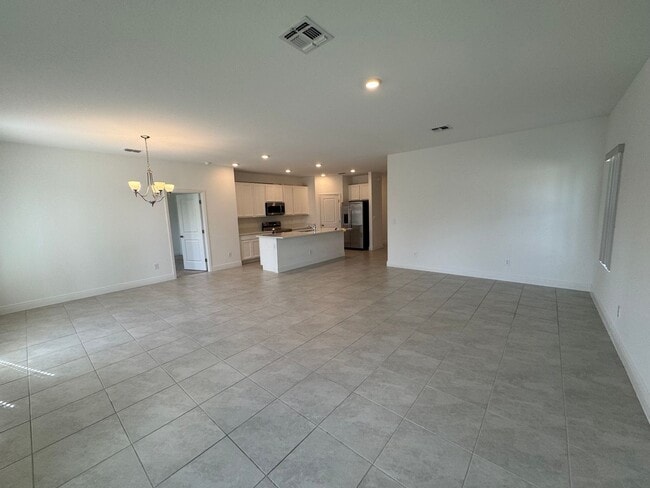 Building Photo - Step Into Sunshine! 4BD/ 2BA Contemporary Elegance in Deltona!