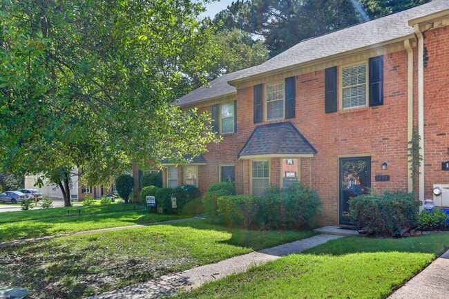 Building Photo - 1055 Westfield Trace