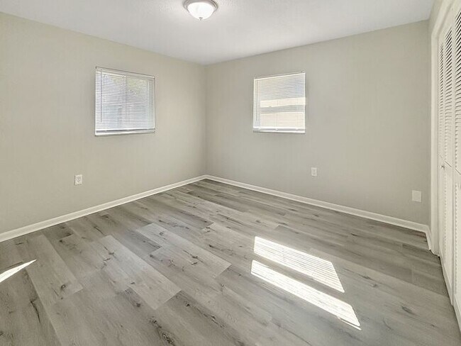 Foto del edificio - Bright & Inviting 4-Bedroom Home with Mode...