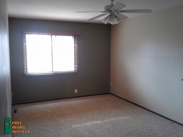 Building Photo - 1690 McKnight Ln