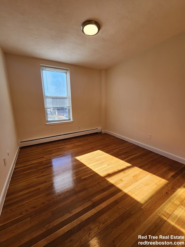 Building Photo - 168 North Beacon St