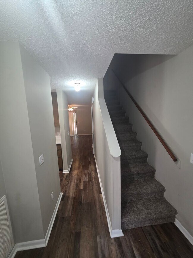 Foto del edificio - 210 Candlebrook Dr