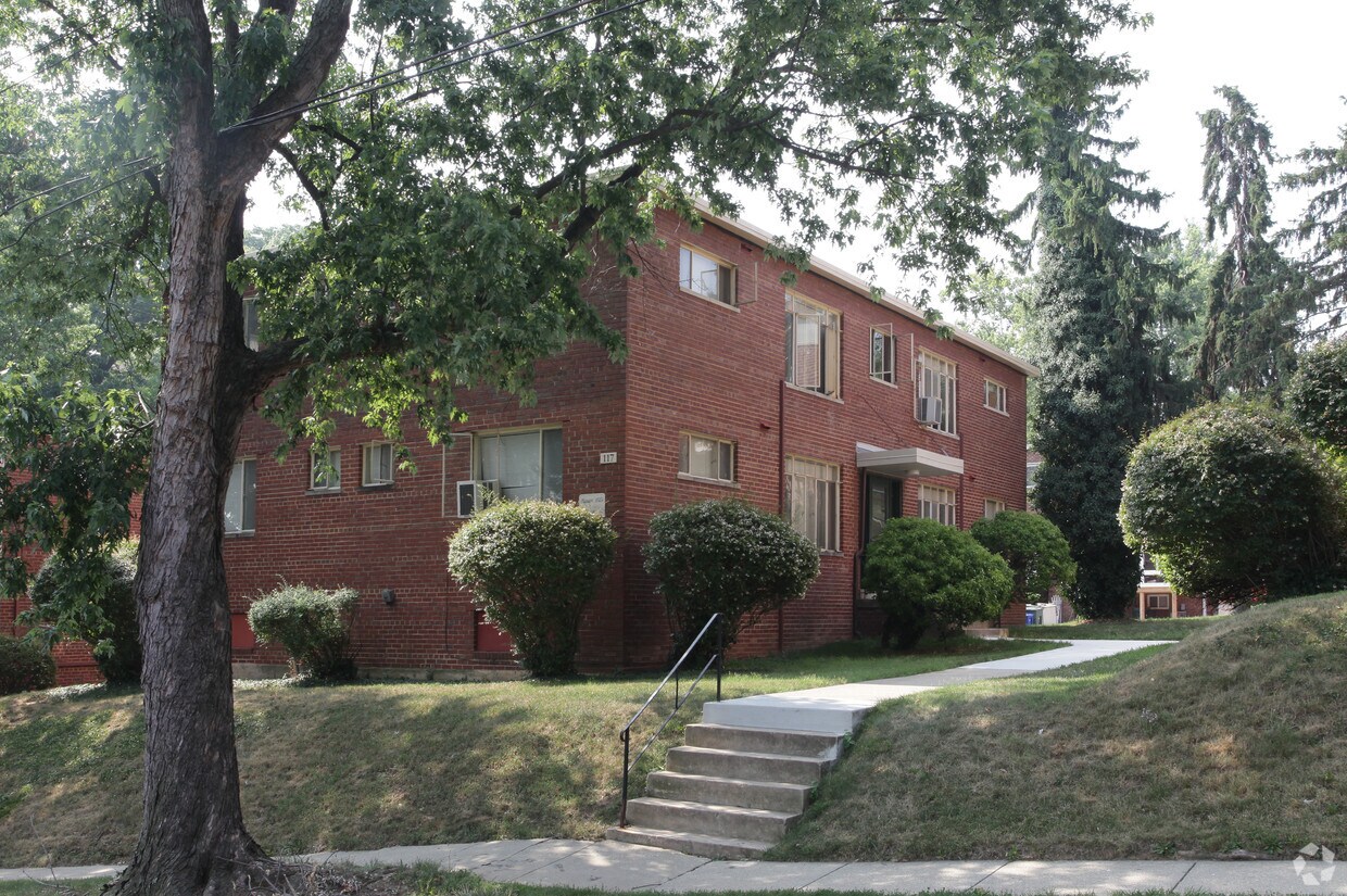 Foto principal - 117 Varnum St NE