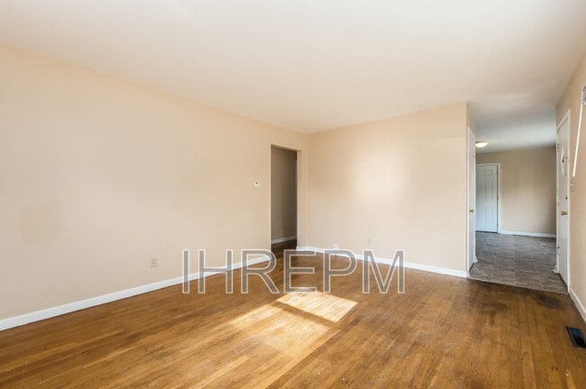 Building Photo - 2063 Belcher Dr