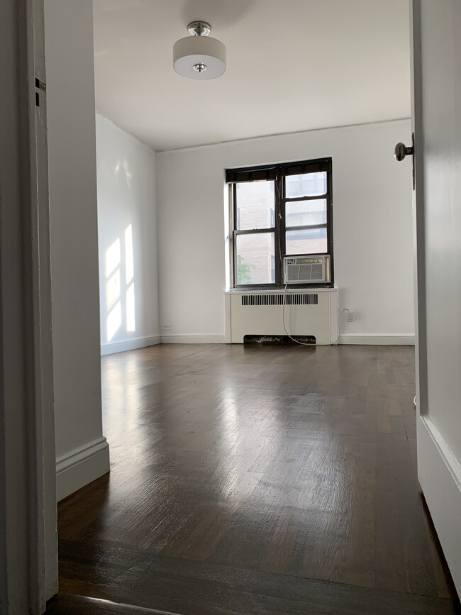 1st bedroom - 208 E 28th St