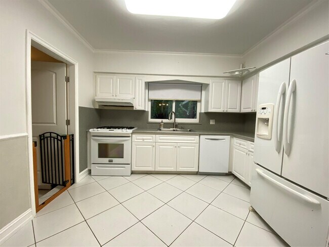 Foto del edificio - 1049 Van Buren St