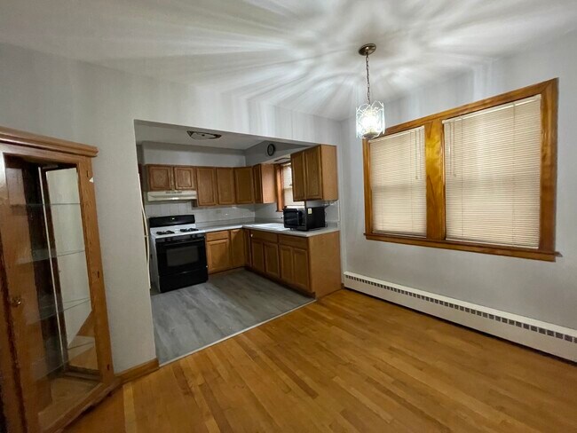 Foto del edificio - 6606 W Devon Ave