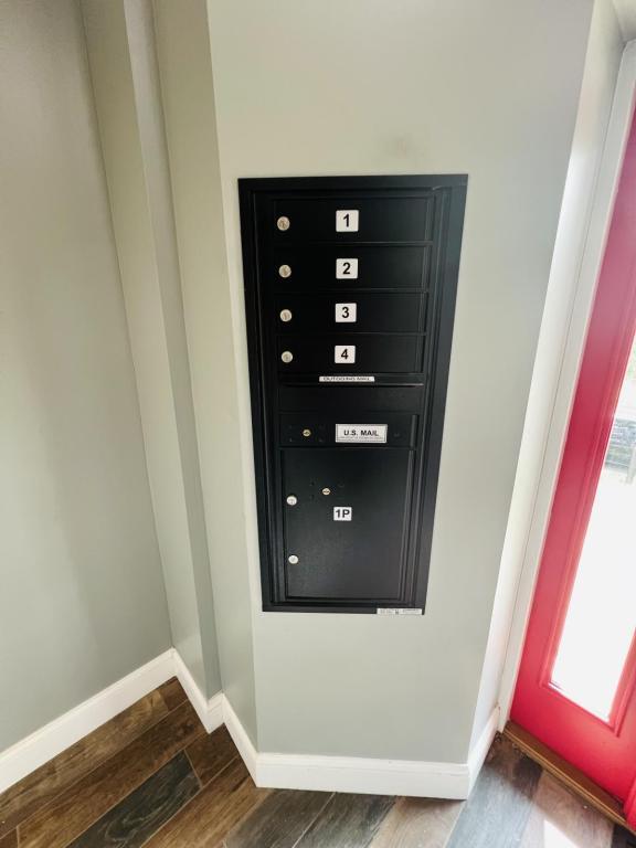 Building Photo - 5619 1st Pl NW