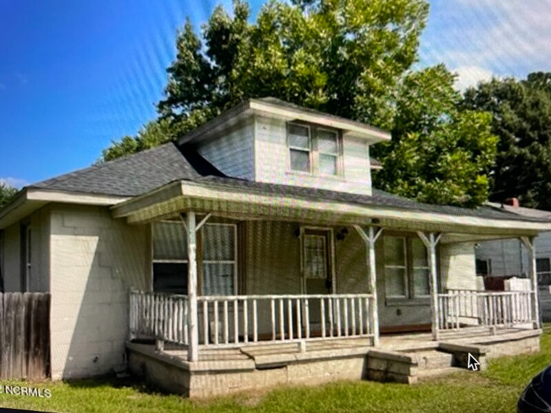 Primary Photo - 304 E Academy St