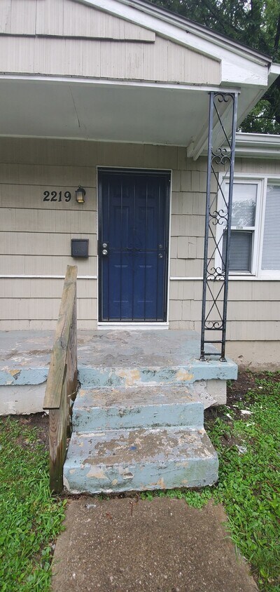 Primary Photo - 2219 E 75th St