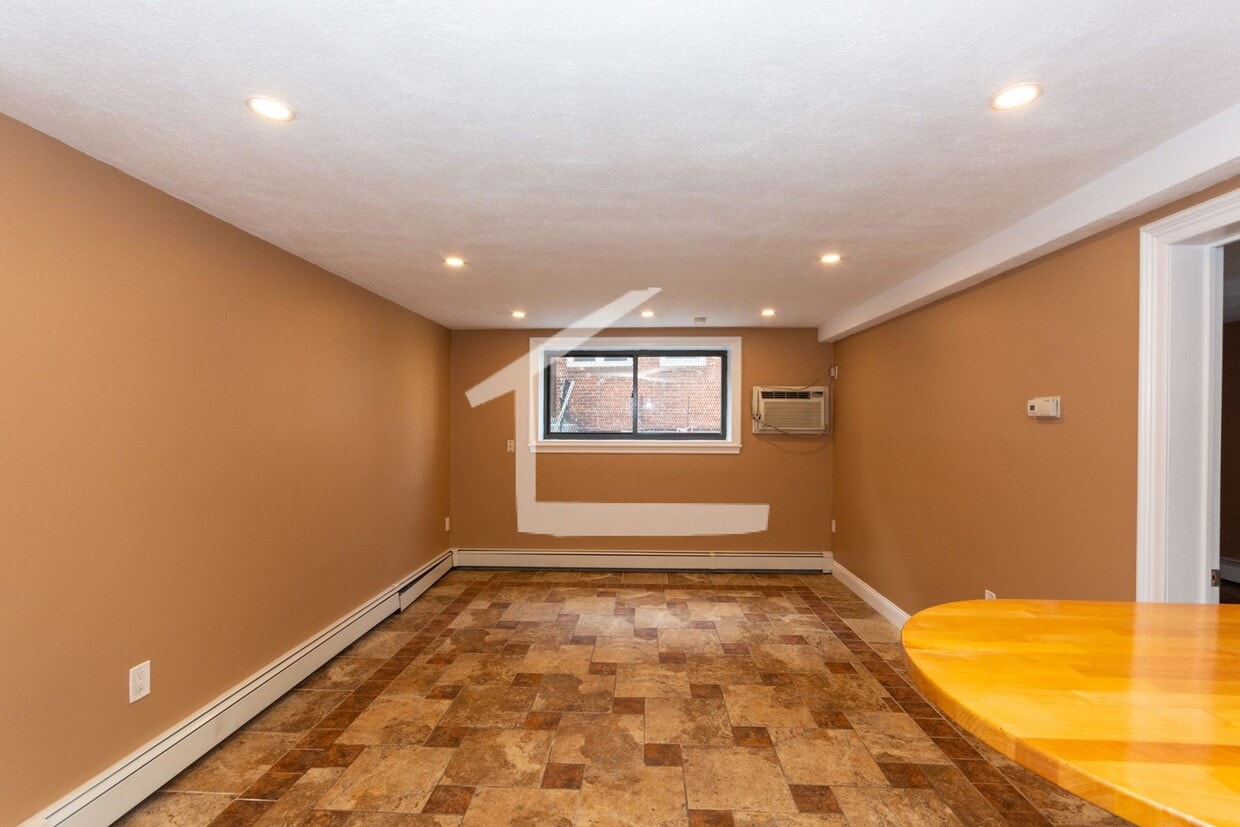 Nicely renovated pet friendly unit for 9/1. - Nicely renovated pet friendly unit for 9/1.