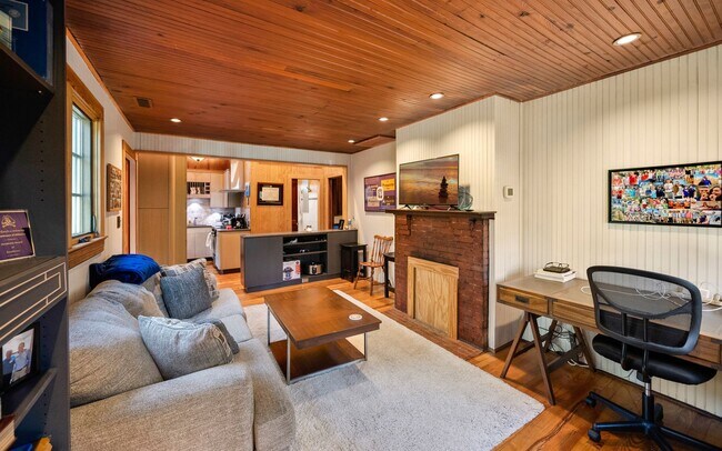 Foto del edificio - Adorable 1 Bed, 1 bath cottage available late July - Amazing Location!