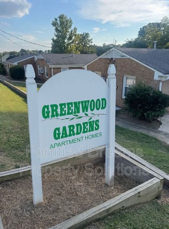 Foto del edificio - 900 Lowdermilk St