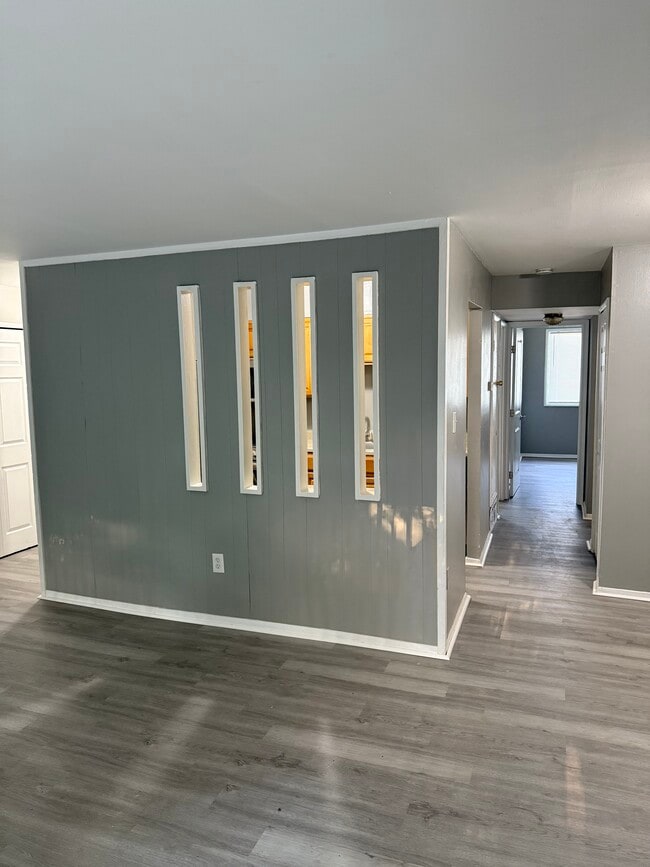Living / Dining room - 582 Wilson Bridge Dr