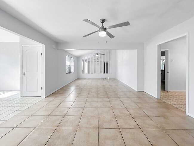 Foto del edificio - Stunning Sarasota Home with Pool – Minutes...