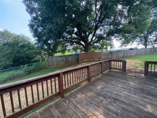 Building Photo - Beautifully Renovated 3-Bedroom Home in So...