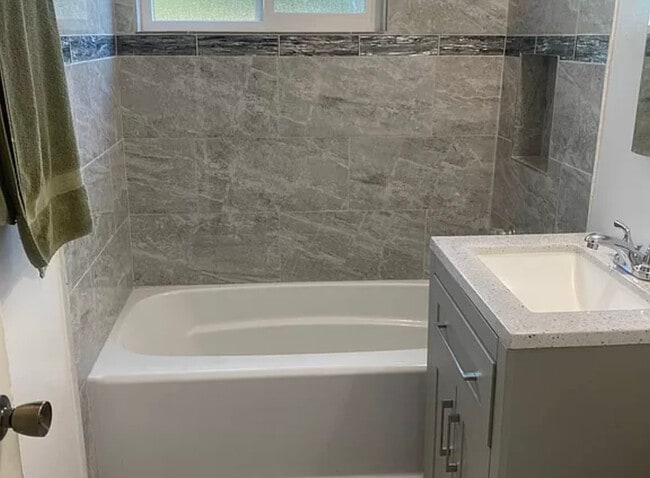 Hermoso y encantador baño - 14547 Hallwood Dr